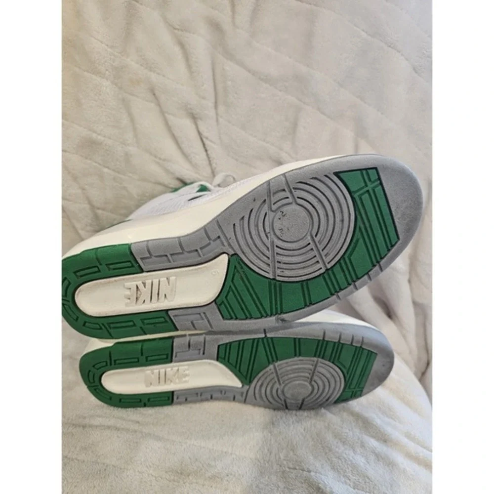 Nike Air Jordan 2 Retro White Lucky Green Size Youth‎ 5.5 K075